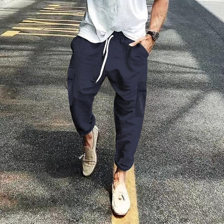 Casual cargo pants for men with adjustable waistband and practical side pockets Lune London