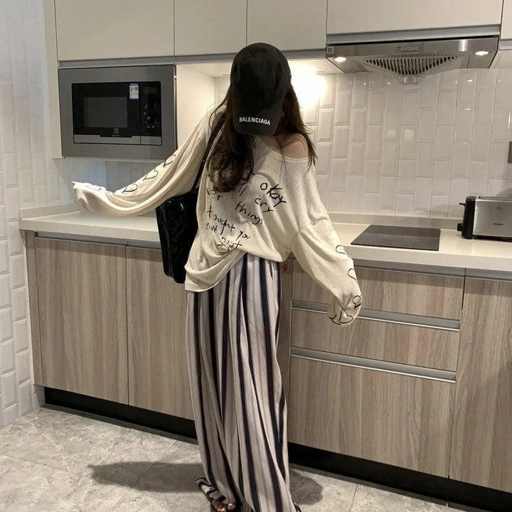 Women's casual oversized top with off-shoulder design and artistic lettering Chic & Stil