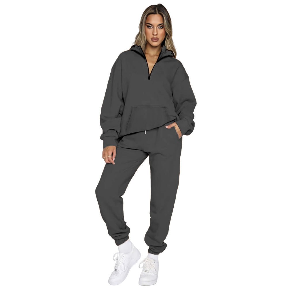 Ladies comfortable two-piece tracksuit with half-zip and practical pockets Lune London