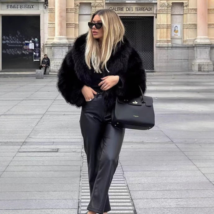 Women Trendy Short Jacket in Faux Fur Lune London