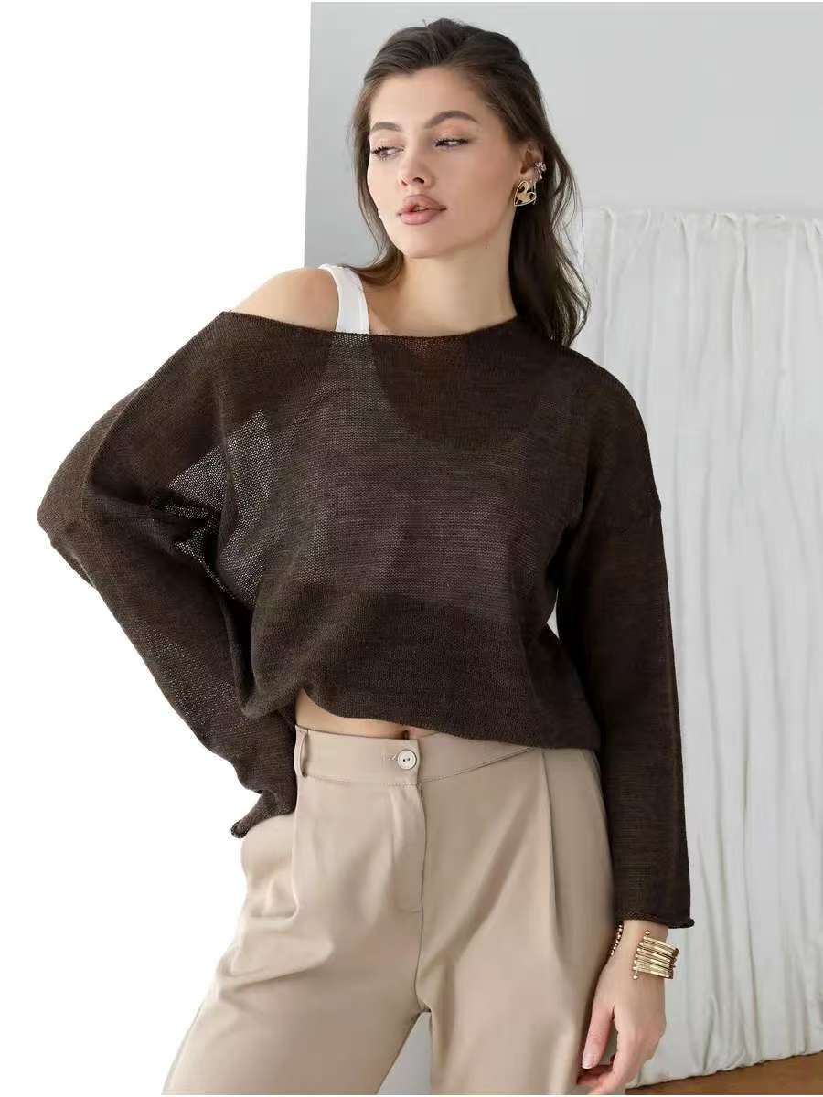 Pull aérien pour femmes à épaules dénudées avec coupe large en qualité tricot fine Chic & Stil