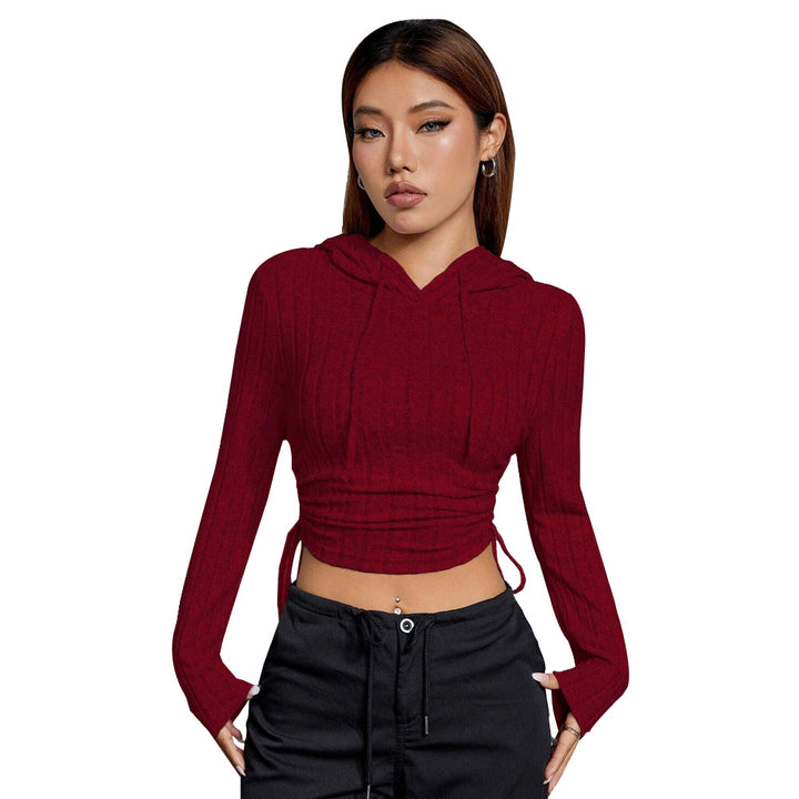 Chic & Stil Women's Cropped Long Sleeve Hooded Top with Elegant Ribbed Pattern