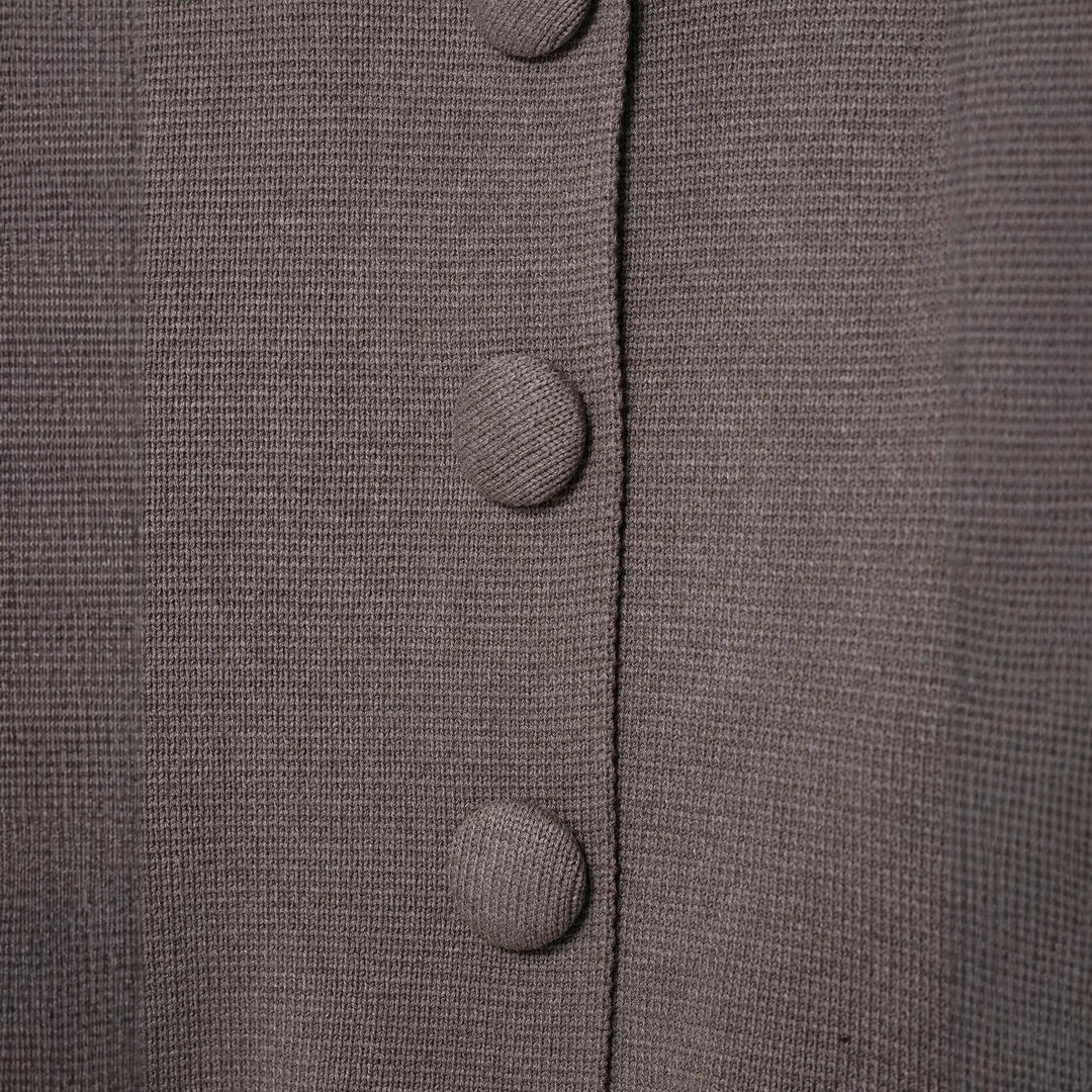 Cardigan féminin élégant avec détails de boutons Chic & Stil