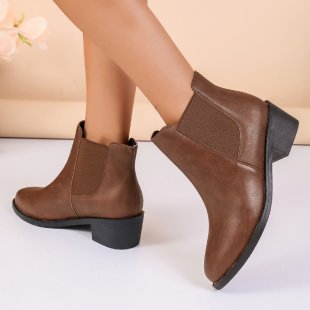 Women’s Chelsea boots in vegan leather with elastic panels on the sides Lune London