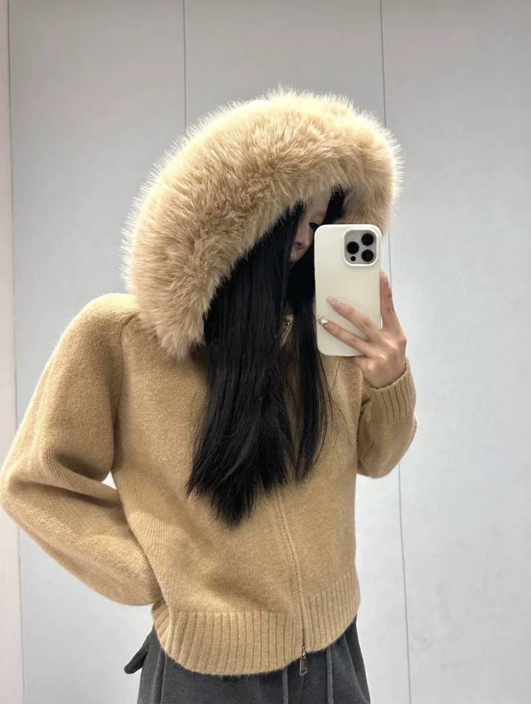 Cardigan à la mode pour femmes avec capuche détachable en matériau doux Chic & Stil