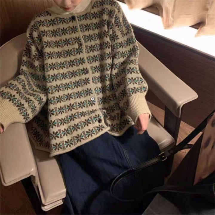 Knit sweater for women with floral jacquard patterns and comfortable fit Lune London