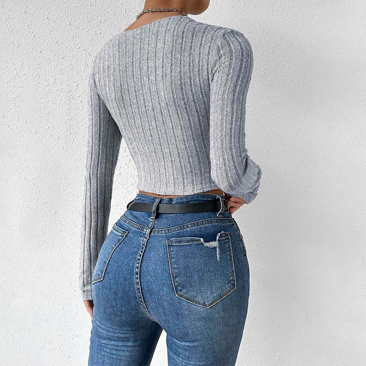 Short top for women with timeless twist design and long sleeves Chic & Stil