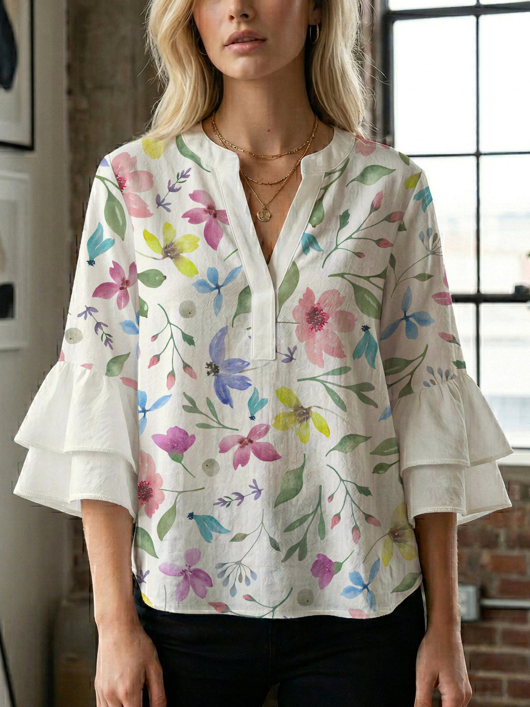Women's blouse with voluminous sleeves and floral design Lune London