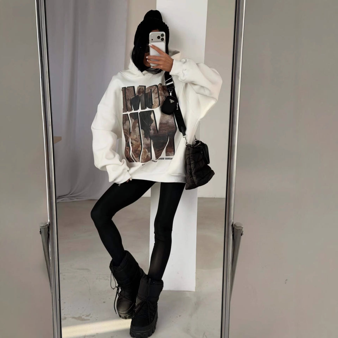 Dames sweat à capuche oversize avec impression graphique accrocheuse Chic & Stil