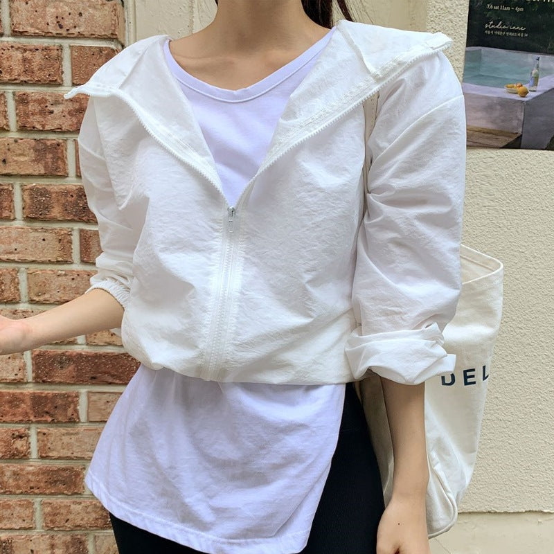 Veste légère fonctionnelle à capuche pour femmes Chic & Stil
