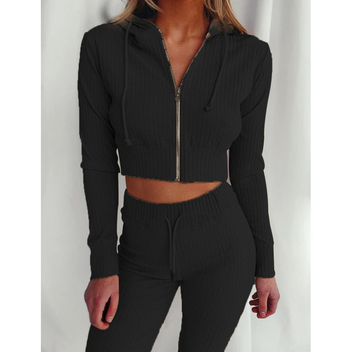 Ensemble de hoodie court sportif pour femmes avec un design en fines côtes et un grand confort de port Chic & Stil