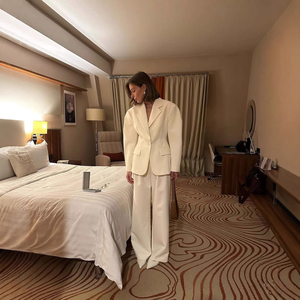 Elegant blazer jacket for women with a fitted cut and modern details Lune London