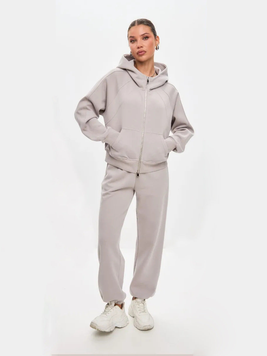 Relaxed fleece jogging set for women with high collar and full zip closure Lune London