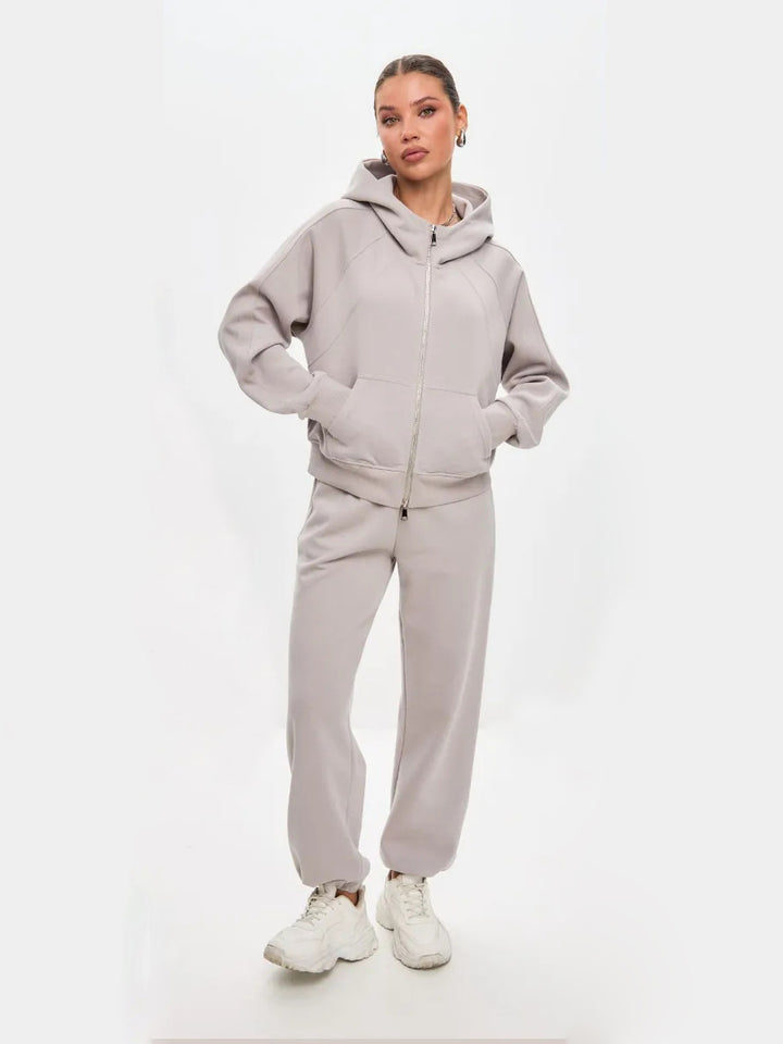 Relaxed fleece jogging set for women with high collar and full zip closure Lune London