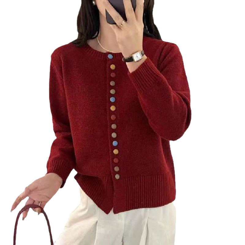 Cardigan pour femmes avec des détails de boutons colorés et une coupe décontractée Chic & Stil