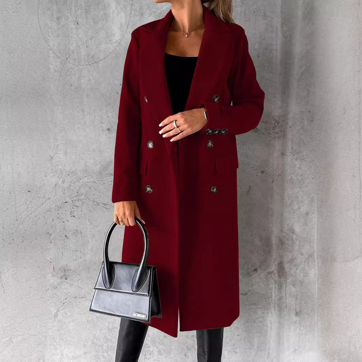Elegant and timeless coat for ladies with double row of buttons and striking pockets Lune London