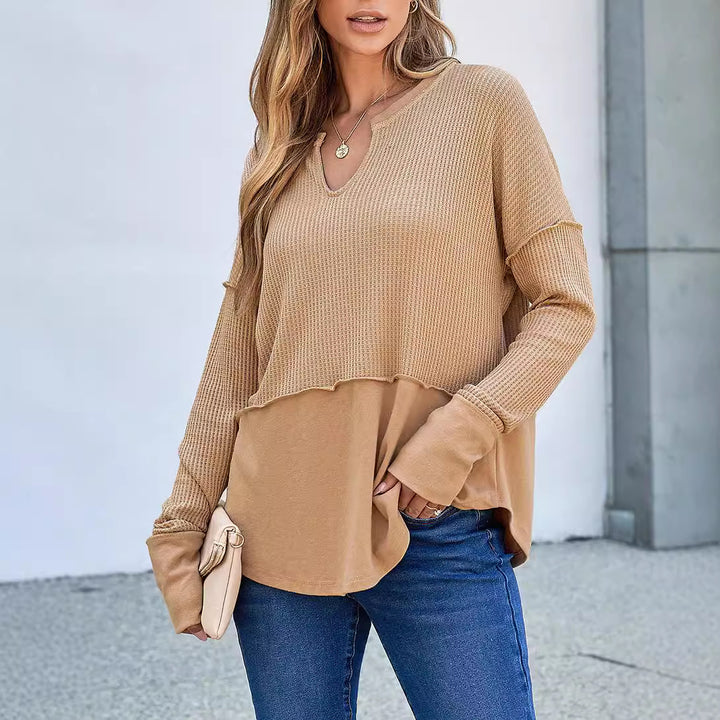 Casual knit pullover for women with V-neck and texture Lune London