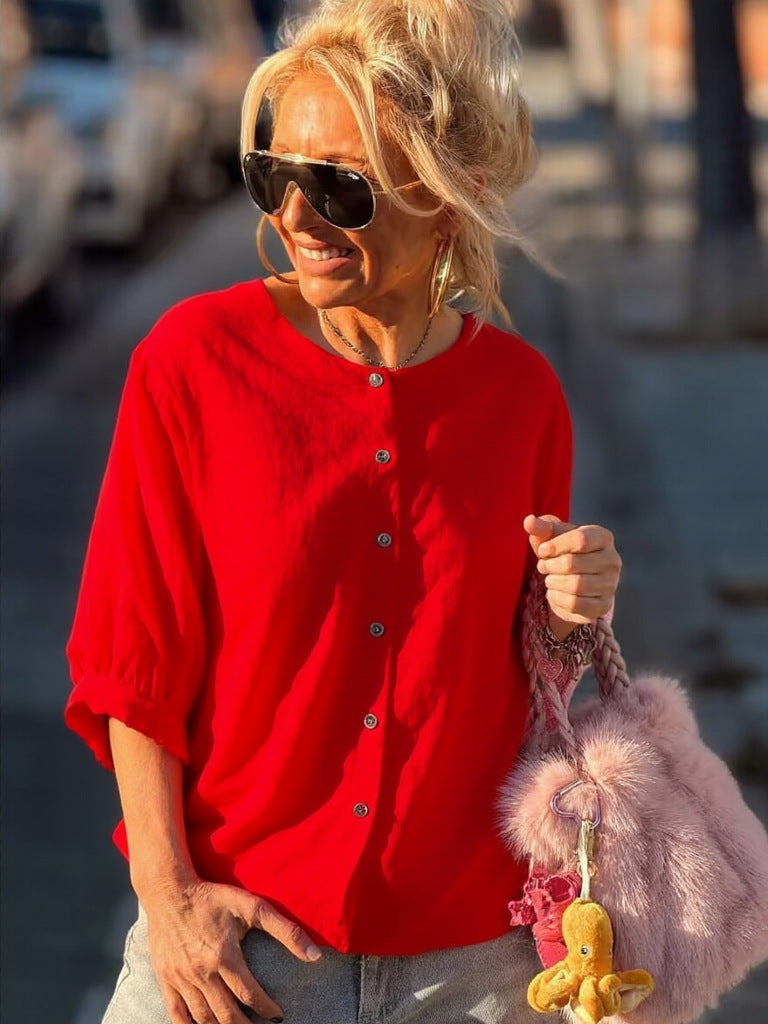 Blouse décontractée pour femmes avec manches courtes, détails de boutons et coupe ample Chic & Stil