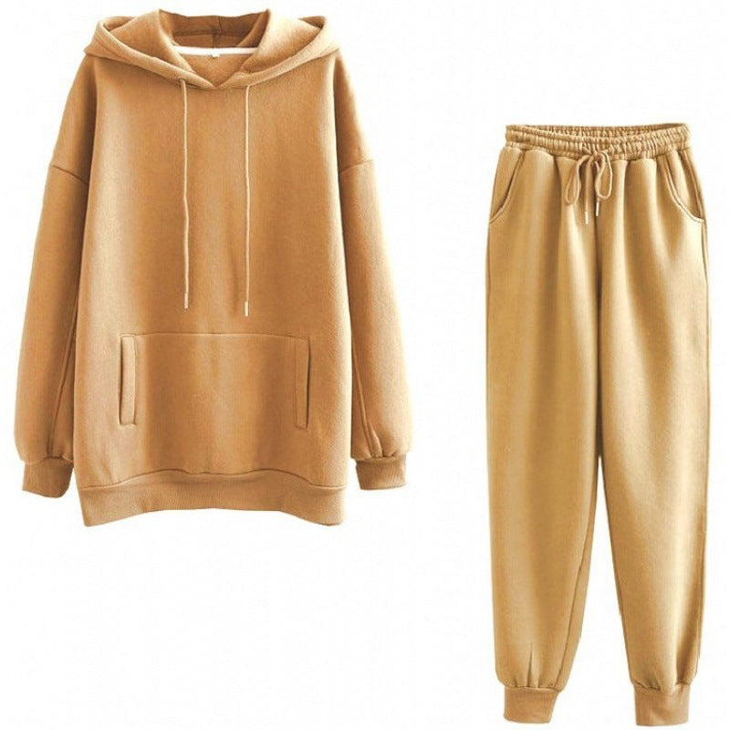 Women's loungewear set with comfortable hoodie and comfortable jogger pants Lune London
