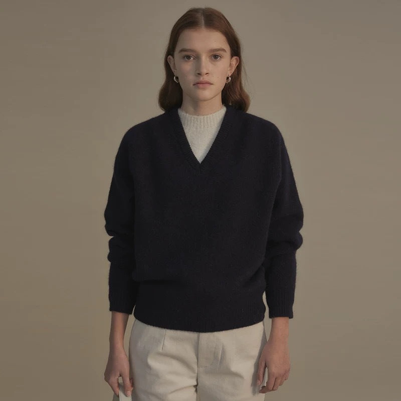 High quality wool pullover with V-neck for women Lune London