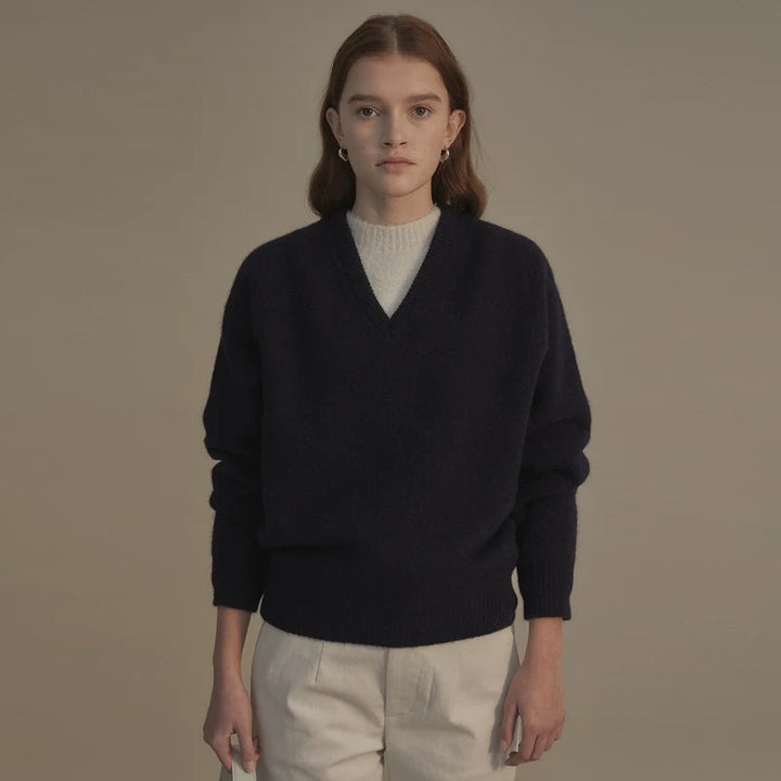 High quality wool pullover with V-neck for women Lune London