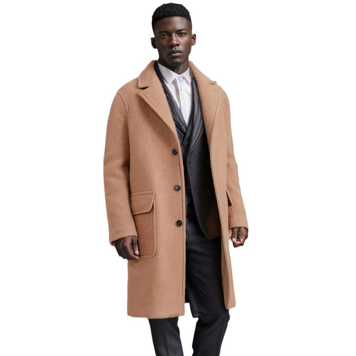 Elegant wool coat for men with double-breasted buttons and practical piped pockets Lune London