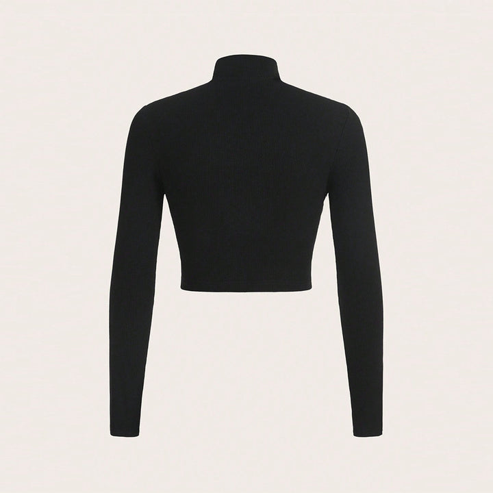 Short top for women with a high collar design and a sophisticated cut Chic & Stil