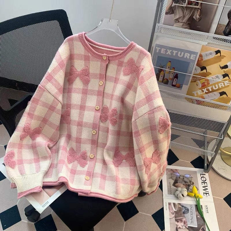 Cardigan surdimensionné pour femmes avec motif à carreaux et appliqués en forme de cœur Chic & Stil