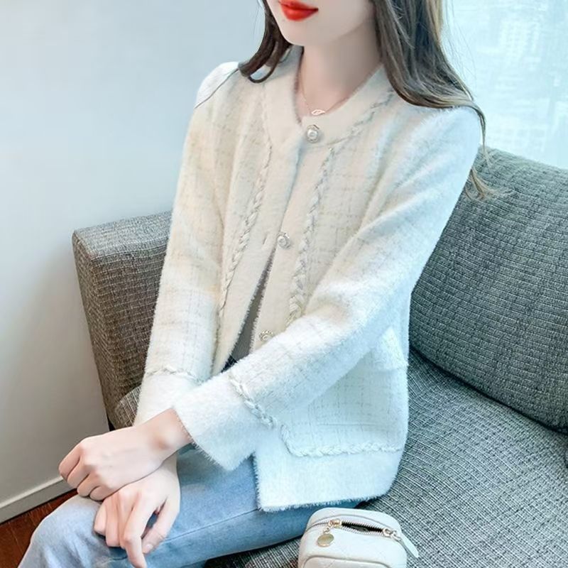 Veste bouclée élégante pour femmes avec de fins détails de boutons Chic & Stil