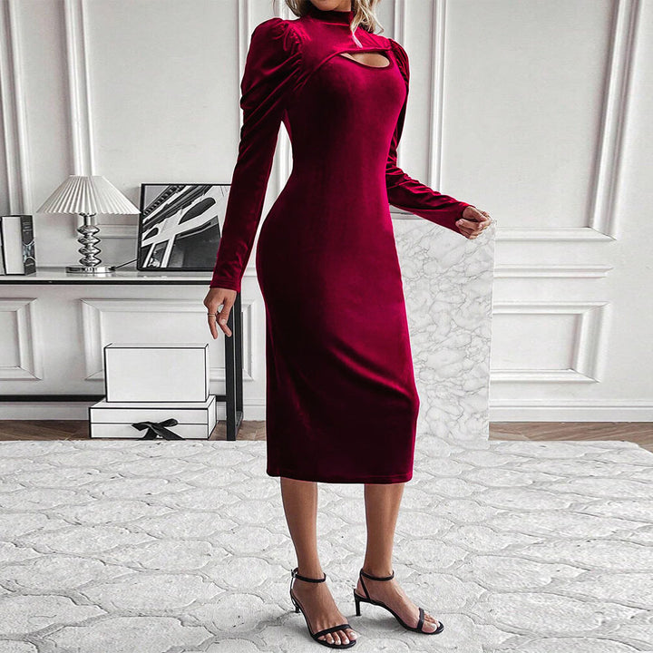 Robe midi en velours ajustée pour femmes avec décolleté asymétrique et manches bouffantes Chic & Stil
