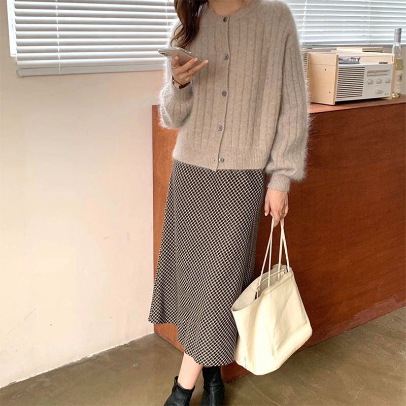 Gilet en maille fine pour femmes avec des détails de bouton élégants et un matériau doux Chic & Stil