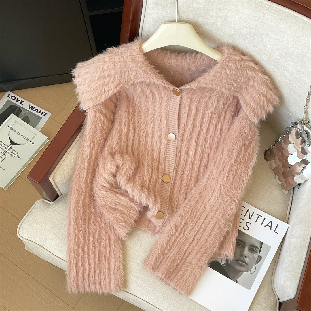 Ladies Big Cardigan with wide collar and button placket Lune London
