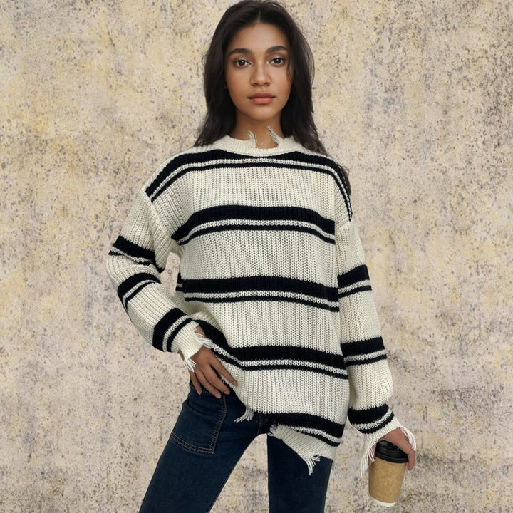 Casual knit sweater for women with boho details and fringes Lune London