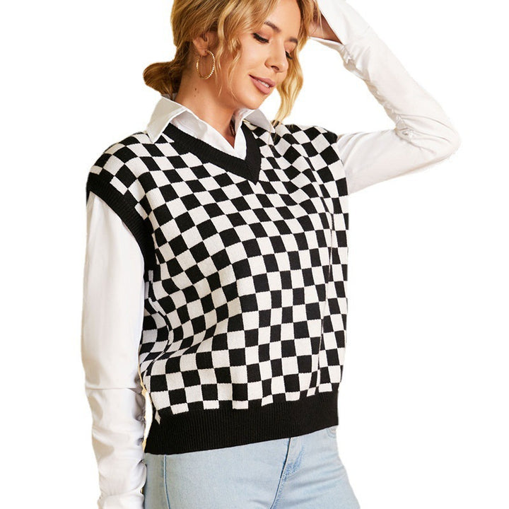 Women's fashion V-neck pullover with checkered pattern Lune London