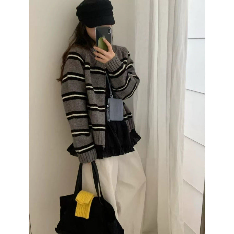 Cardigan tricoté pour femmes avec des rayures modernes Chic & Stil