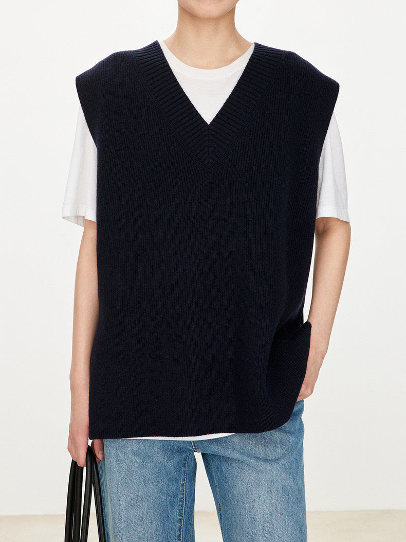 Gilet tricoté pour femmes avec décolleté en V et coupe décontractée Chic & Stil