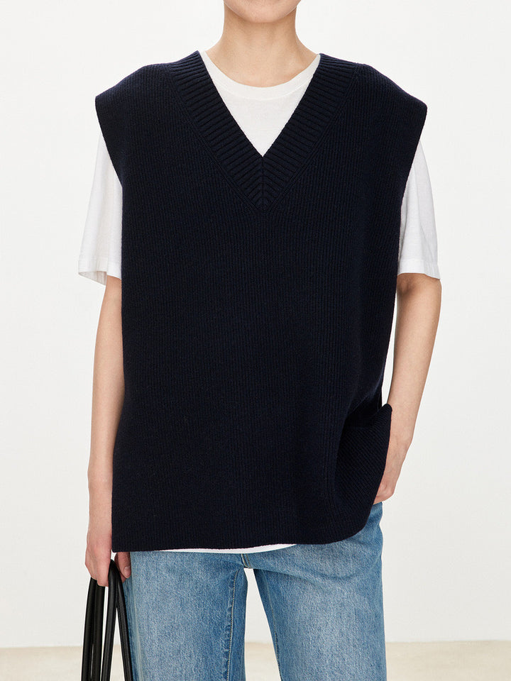 Gilet tricoté pour femmes avec décolleté en V et coupe décontractée Chic & Stil