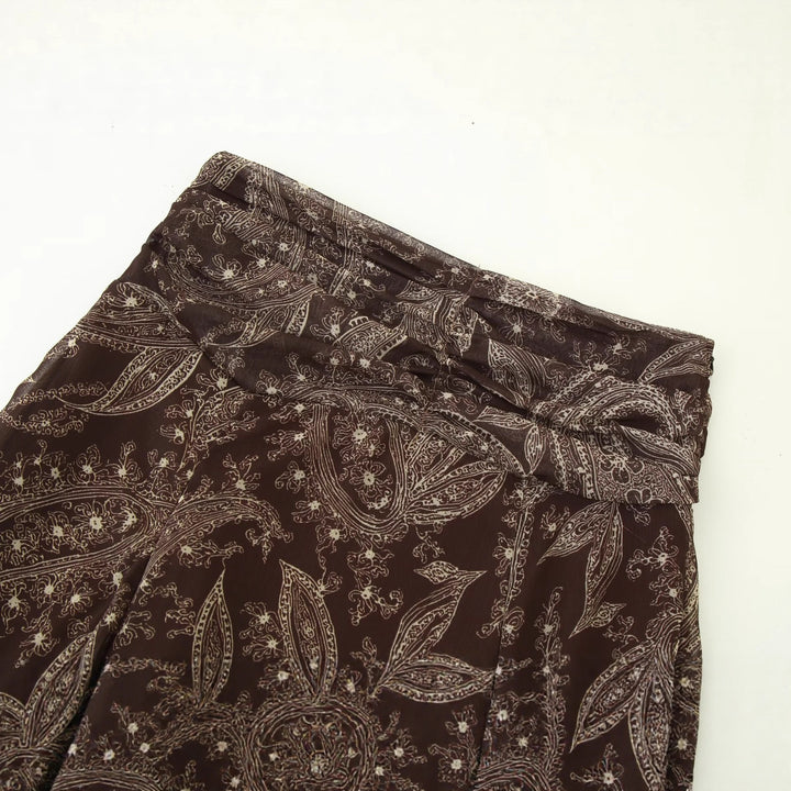Elegant maxi skirt for women with paisley floral pattern and elastic waistband Lune London