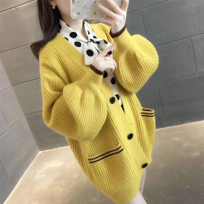 Cardigan féminin à la mode avec poches hautes et boutons décoratifs Chic & Stil