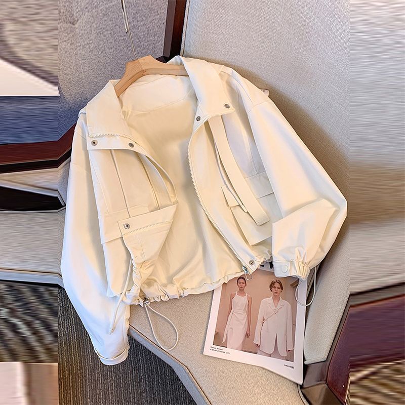 Veste de transition légère pour femmes avec ceinture ajustable et poches pratiques Chic & Stil