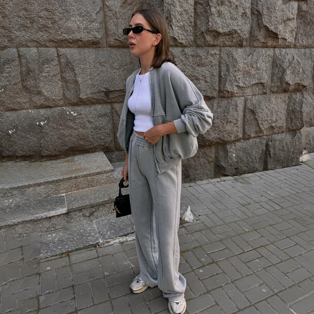 Casual outfit for women with a sweatshirt-like top and a loose-fit pant approach Lune London