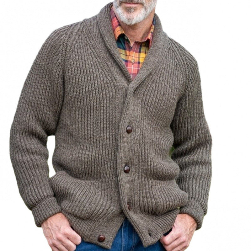 Thick knitted men's cardigan with practical pockets and modern V-neck Lune London