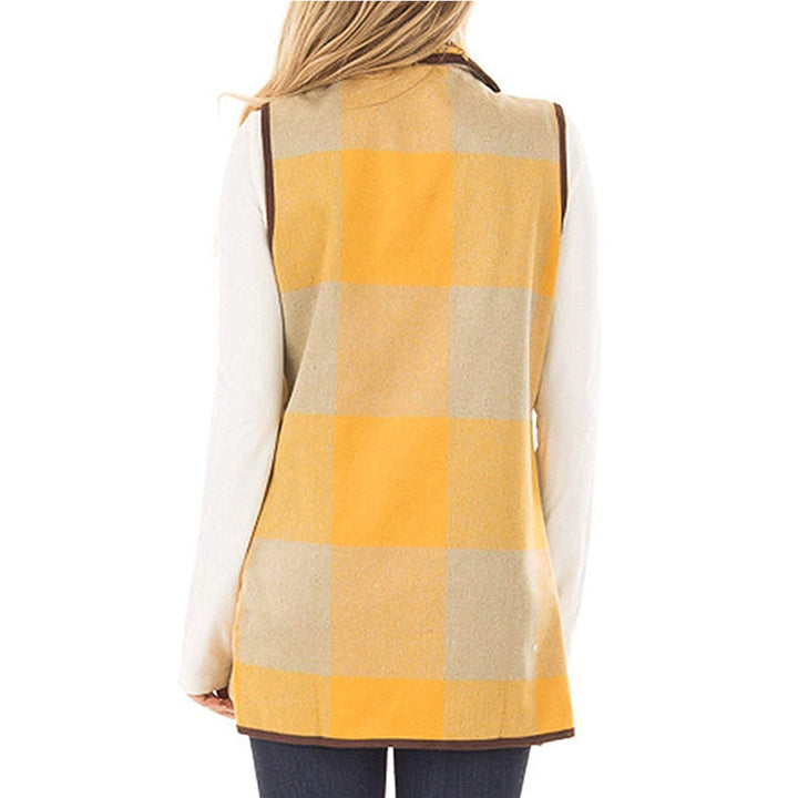 Women's cardigan in warm checkered material with side pockets Lune London