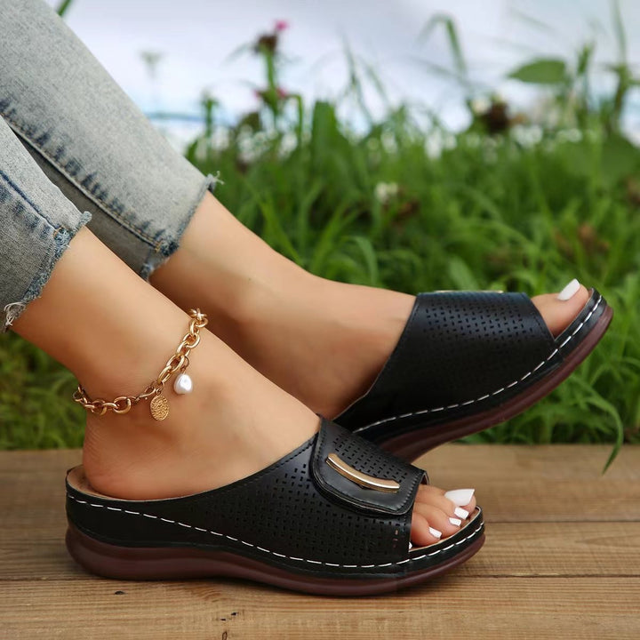 Breathable wellness slippers for women with ergonomic sole Lune London