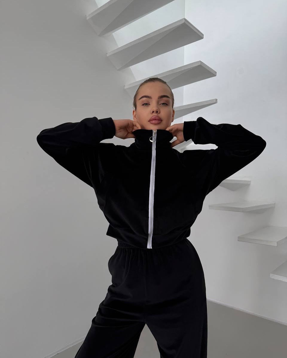 Sporty polar jogging set for women with zippered closure and soft lining Lune London