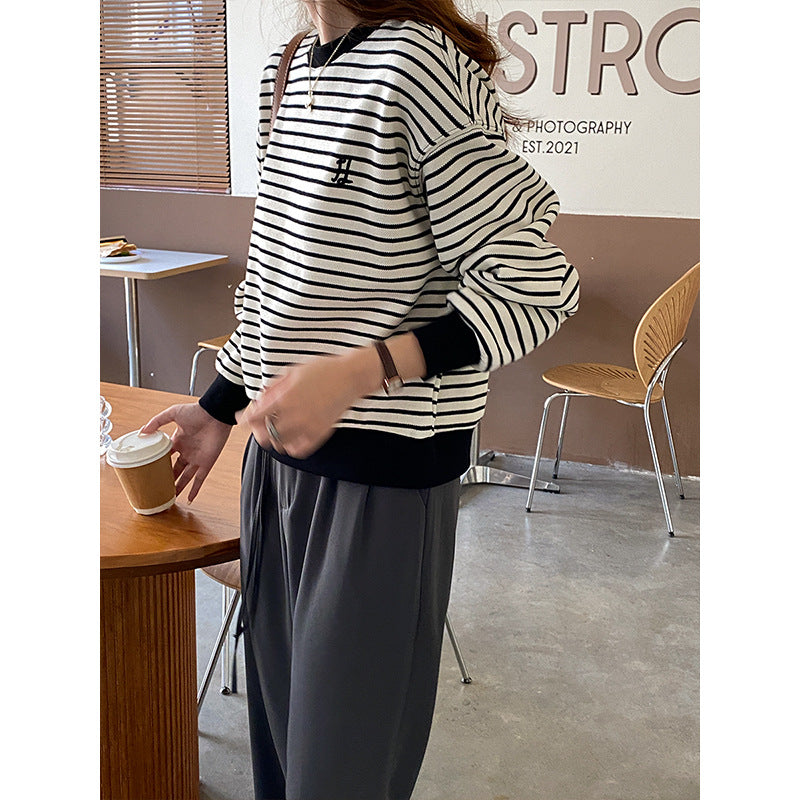 Women's casual round neck sweatshirt with stripes Chic & Stil