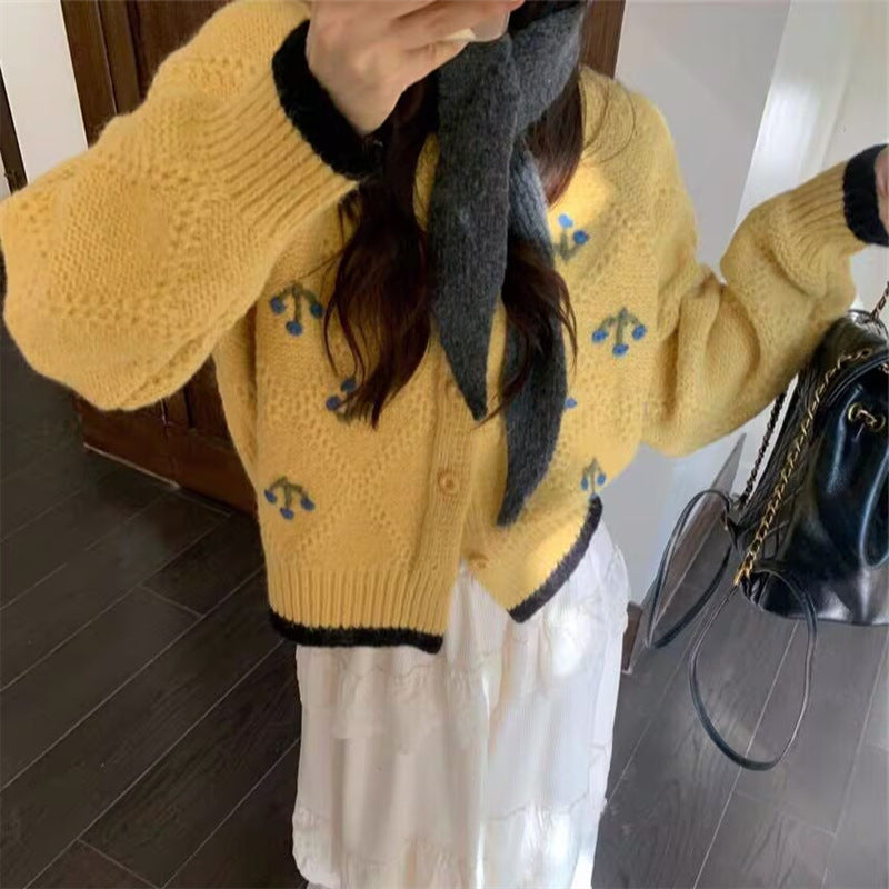 Elegant knitted cardigan for women with unique pattern and chic button details