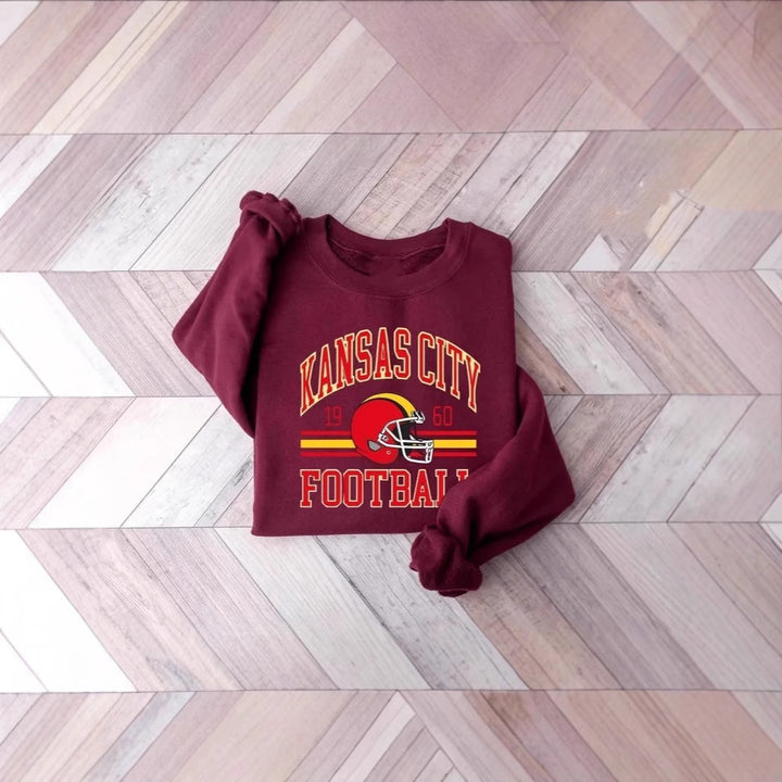 Women Oversized Sweatshirt with nostalgic football motif Chic & Stil