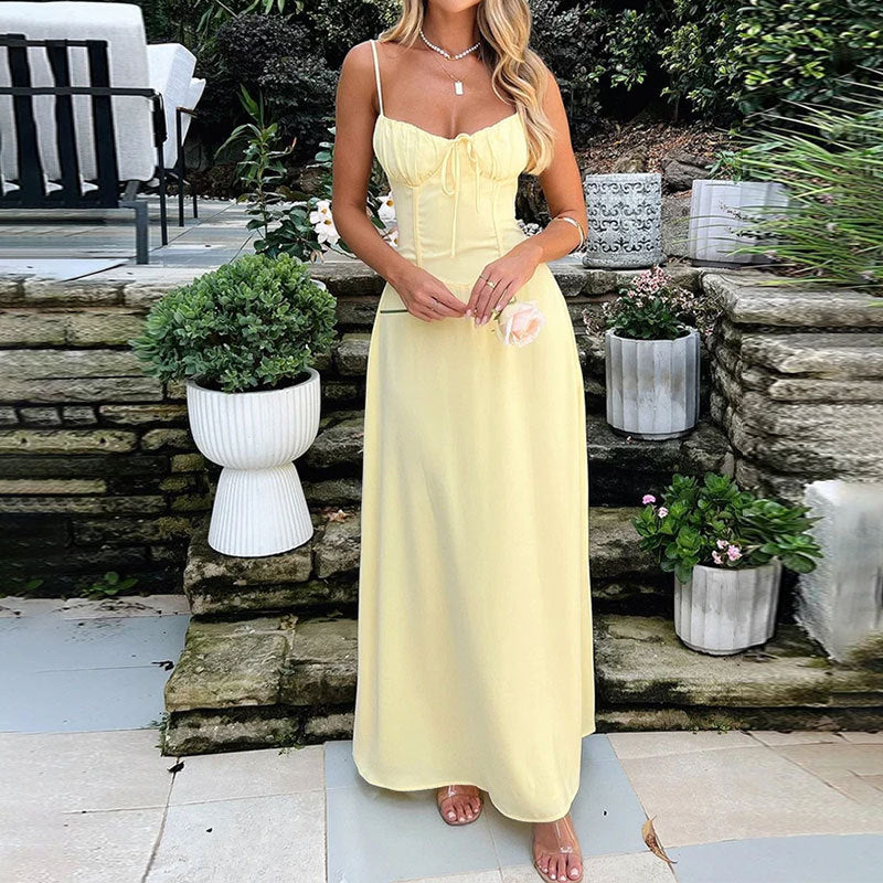 Robe maxi pour femme avec des bretelles spaghetti ajustables et un joli ruche Chic & Stil