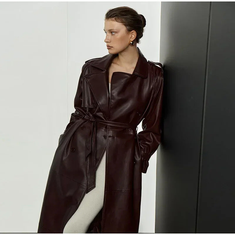 Manteau trench en cuir synthétique à la mode pour femmes avec ceinture Chic & Stil